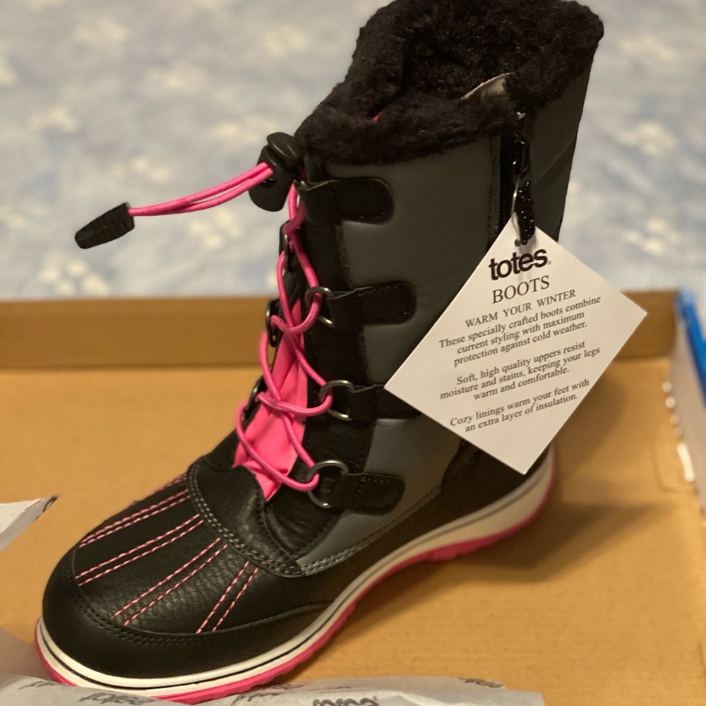 New Totes Toasty Boot, girls size 4M